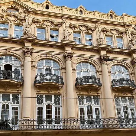 Petra Doroshenka 19 * Lviv