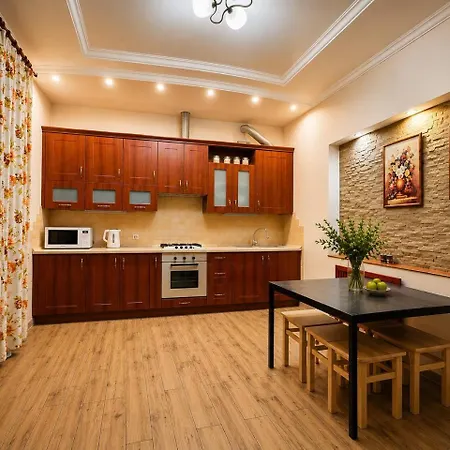 Petra Doroshenka 19 Apartment *