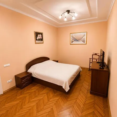 Petra Doroshenka 19 * Lviv